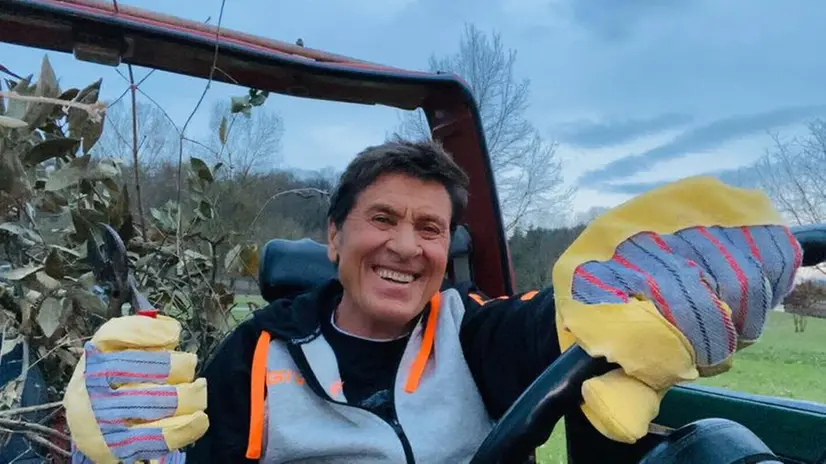 Una foto pubblicata da Gianni Morandi su Facebook prima dell'incidente