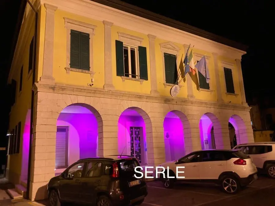 Disturbi alimentari, i monumenti si tingono di lilla