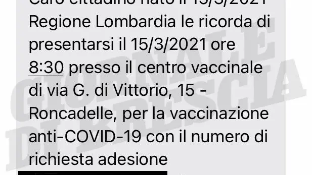 L'sms ricevuto dalla anziana paziente dopo l'orario previsto per la vaccinazione - © www.giornaledibrescia.it