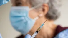 L’immagine utilizzata dalla Regione per promuovere le vaccinazioni degli over 80 - © www.giornaledibrescia.it