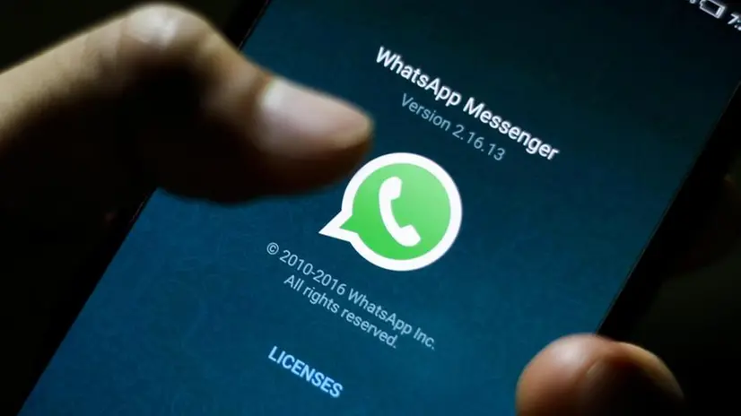 L'applicazione WhatsApp su uno smartphone - Foto Ansa/Epa © www.giornaledibrescia.it