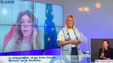 La ministra Erika Stefani dialoga con la conduttrice Daniela Affinita di Teletutto