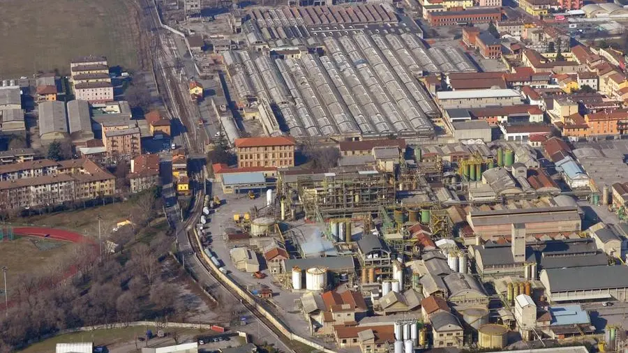 Il quadrilatero dei veleni: una panoramica dello stabilimento Caffaro - © www.giornaledibrescia.it
