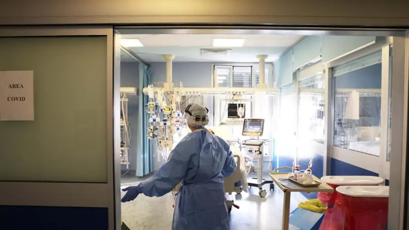 La terapia intensiva dell'ospedale maggiore di Cremona - Foto Ansa © www.giornaledibrescia.it