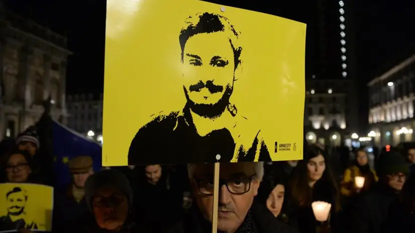 Una delle fiaccolate per chiedere giustizia per Giulio Regeni - Foto Ansa/Edoardo Sismondi © www.giornaledibrescia.it