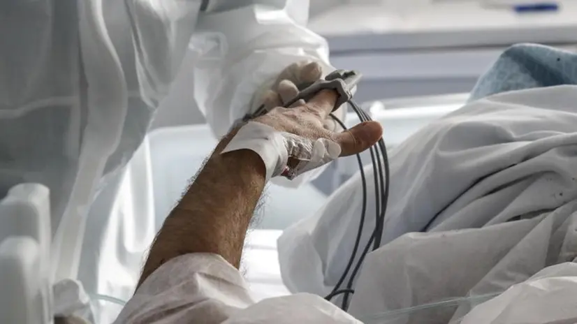 Un paziente intubato nel reparto Covid di un ospedale italiano - Foto © www.giornaledibrescia.it