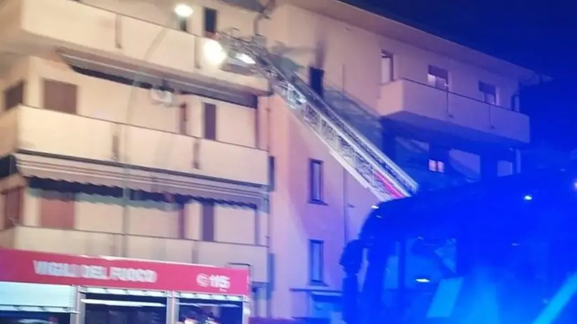 I vigili del fuoco di Palazzolo hanno spento l’incendio - © www.giornaledibrescia.it