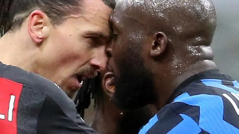La lite tra Ibra e Lukaku - Foto Ansa © www.giornaledibrescia.it