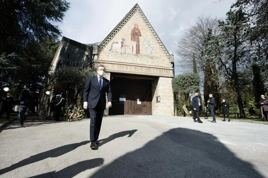 Draghi a Bergamo per omaggiare le vittime del Covid