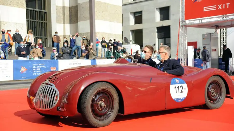 Mille Miglia 2020: la punzonatura in piazza Vittoria - Foto © www.giornaledibrescia.it