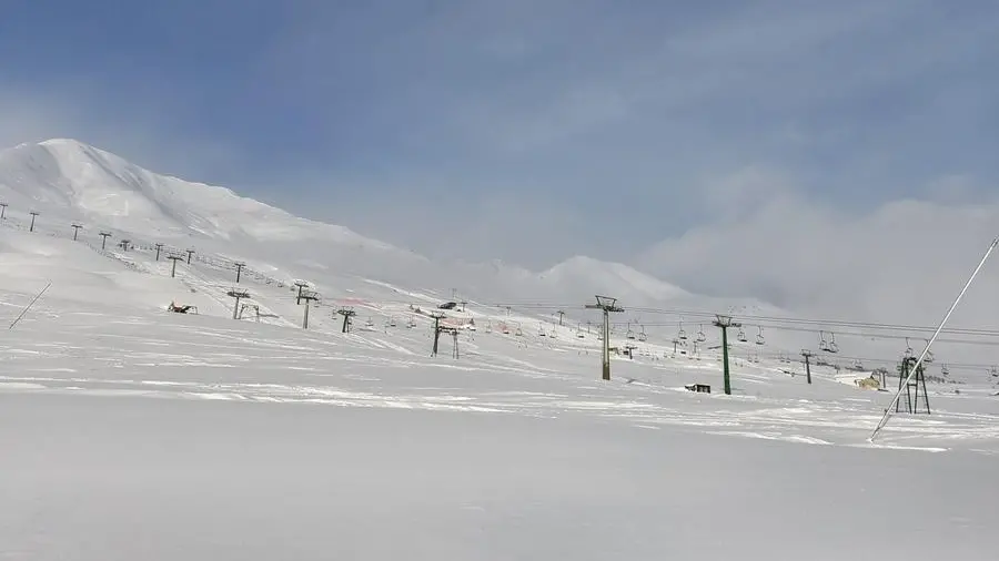 Una delle seggiovie al passo del Tonale: tutti gli impianti sono chiusi - © www.giornaledibrescia.it