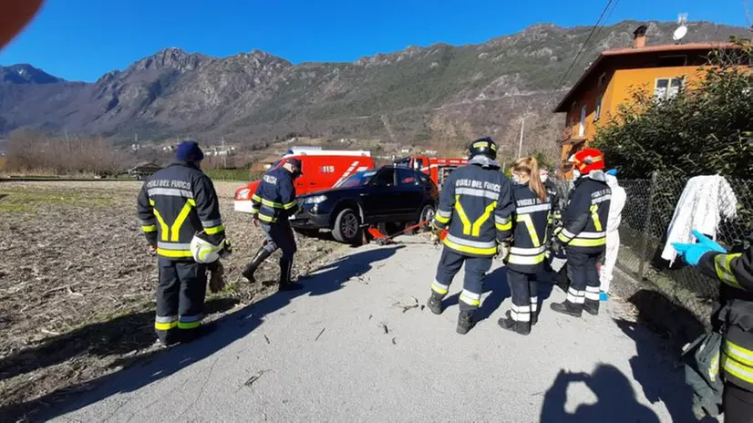 I soccorritori sul luogo dell'incidente - Foto © www.giornaledibrescia.it