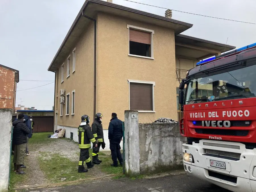 L'incendio scoppiato a Leno