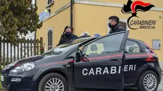 I carabinieri alla stazione di Remedello. Foto © www.giornaledibrescia.it