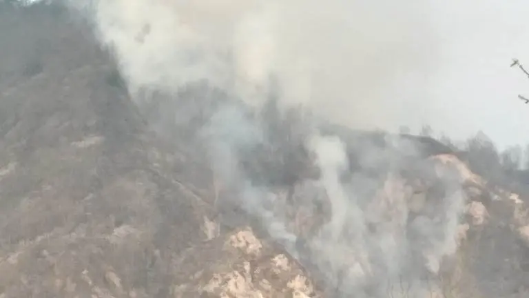 La montagna brucia a Sabbio Chiese