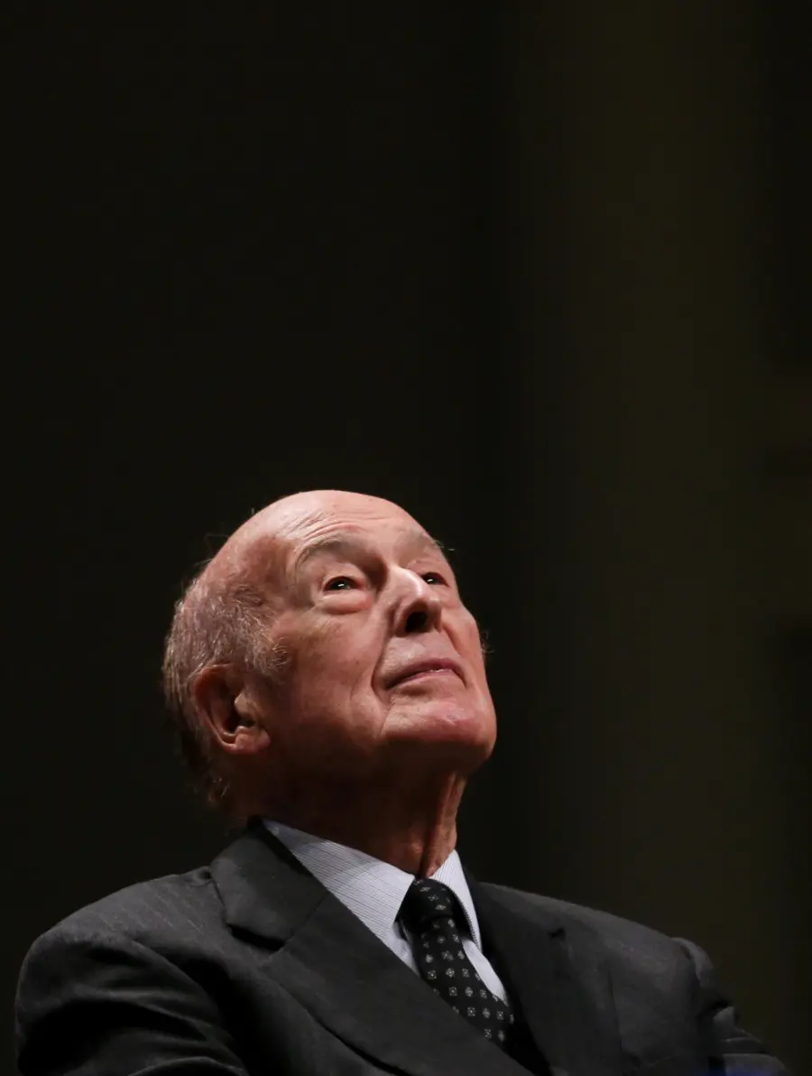 Valéry Giscard d'Estaing, ex presidente francese, è morto a 94 anni