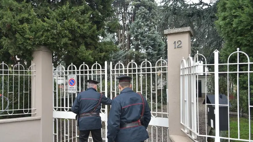 L'ingresso della villa scenario dell'omicidio - Foto Ansa/Tiziano Manzoni © www.giornaledibrescia.it