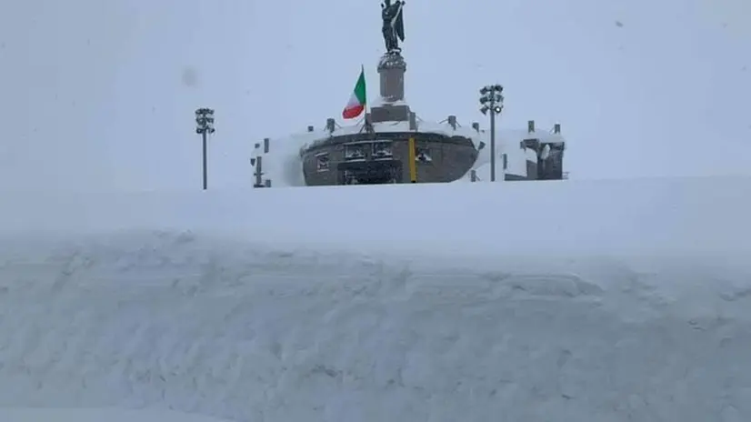 Il Sacrario al passo del Tonale - Foto dalla pagina Fb del rifugio Garibaldi © www.giornaledibrescia.it