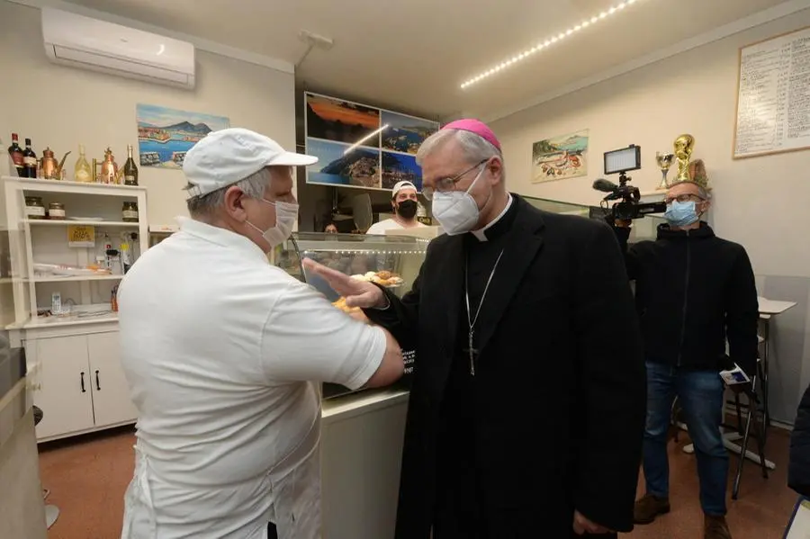 Il vescovo Tremolada in visita a ristoranti e pizzerie al tempo del Covid