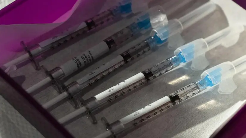 Le dosi del vaccino Pfizer-BioNtech - Foto Epa/Jacquelyn Martin © www.giornaledibrescia.it