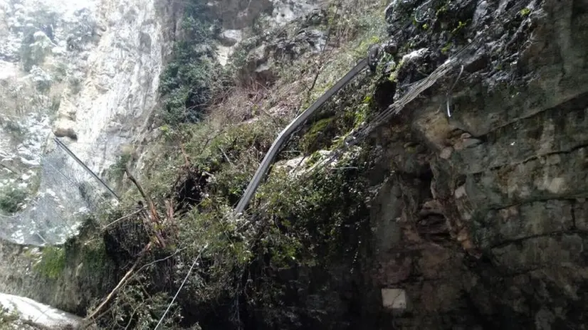 Strada della Forra, chiusa per neve e danni alle reti paramassi