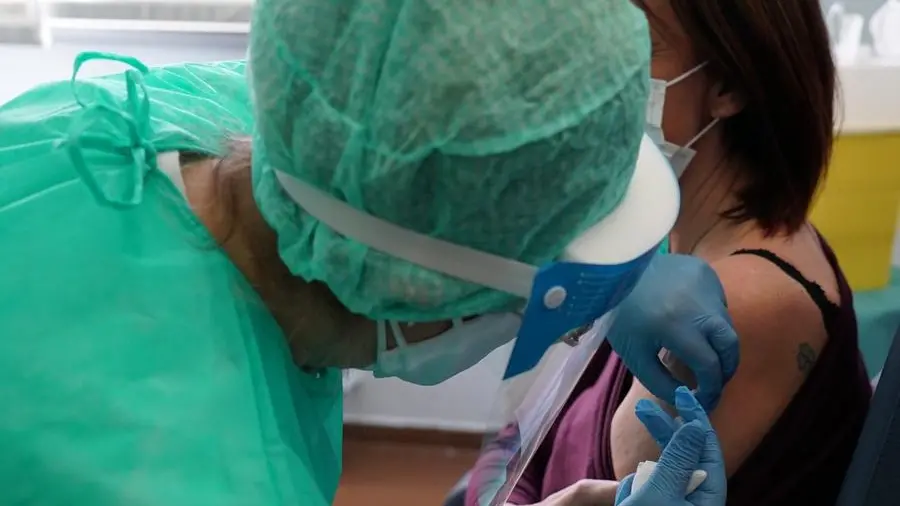 Profilassi. Una delle vaccinazioni eseguita nei giorni scorsi - © www.giornaledibrescia.it