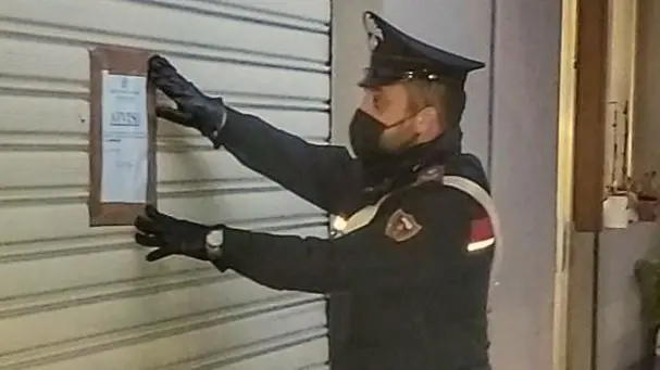 I carabinieri chiudono la trattoria di Gavardo - © www.giornaledibrescia.it