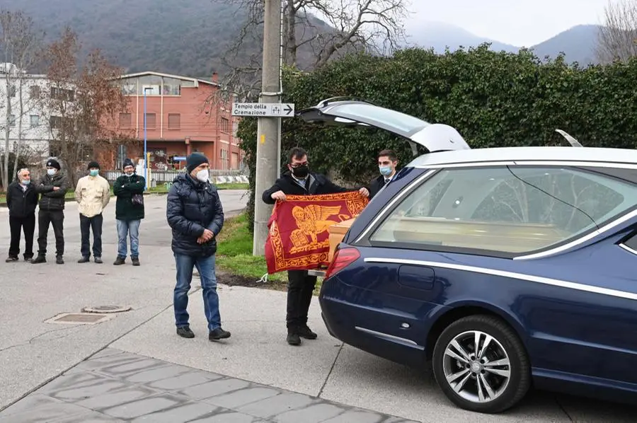 Serenissimi con le bandiere per l'addio a Giancarlo Orini