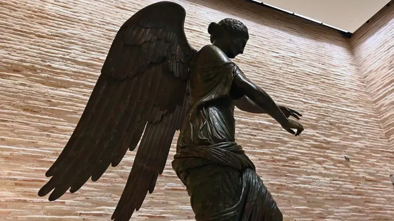 Alcune immagini della Vittoria Alata nel nuovo allestimento