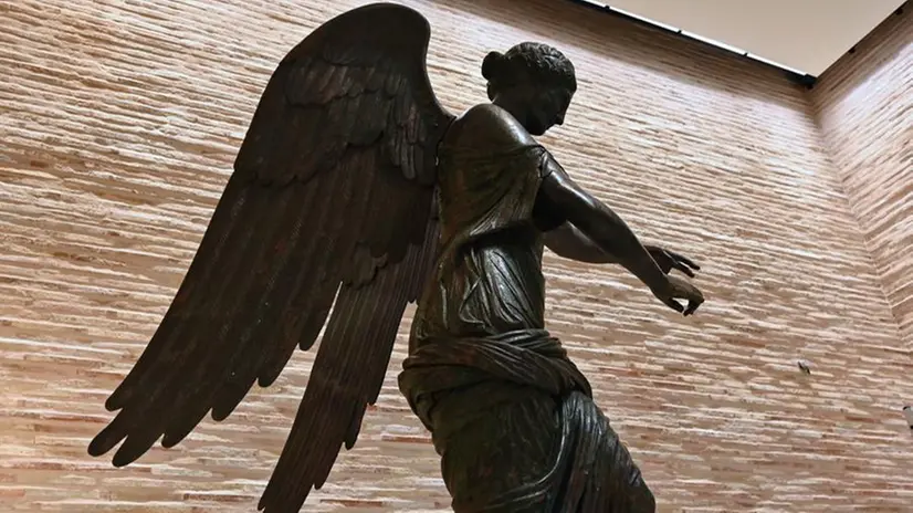 Alcune immagini della Vittoria Alata nel nuovo allestimento