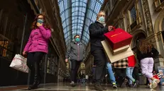 Milanesi in giro per lo shopping natalizio - Foto © www.giornaledibrescia.it