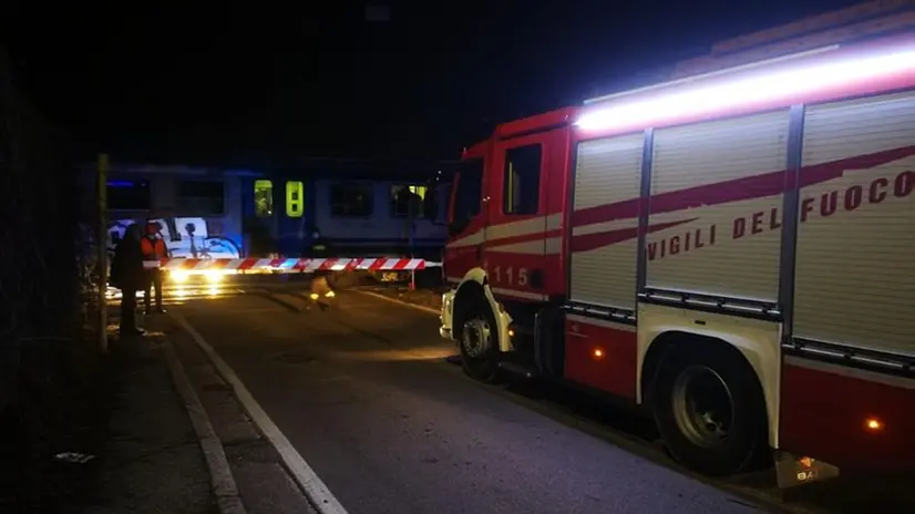 I Vigili del fuoco sul luogo dell'investimento - Foto © www.giornaledibrescia.it