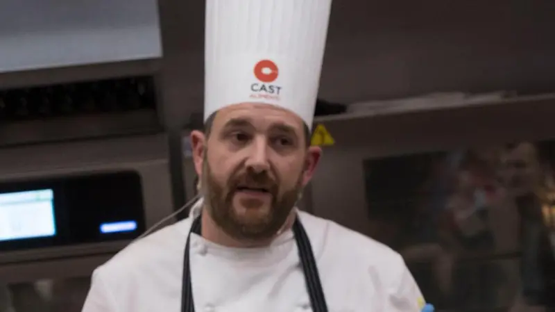 Piercarlo Zanotti durante una serata di Chef per una notte