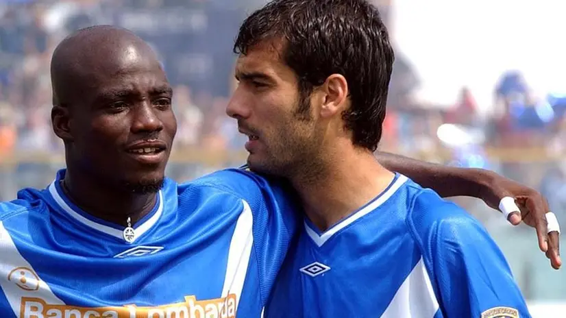 Stephen Appiah e Pep Guardiola, due campioni che si possono votare da oggi - Foto Newreporter @ www.giornaledibrescia.it