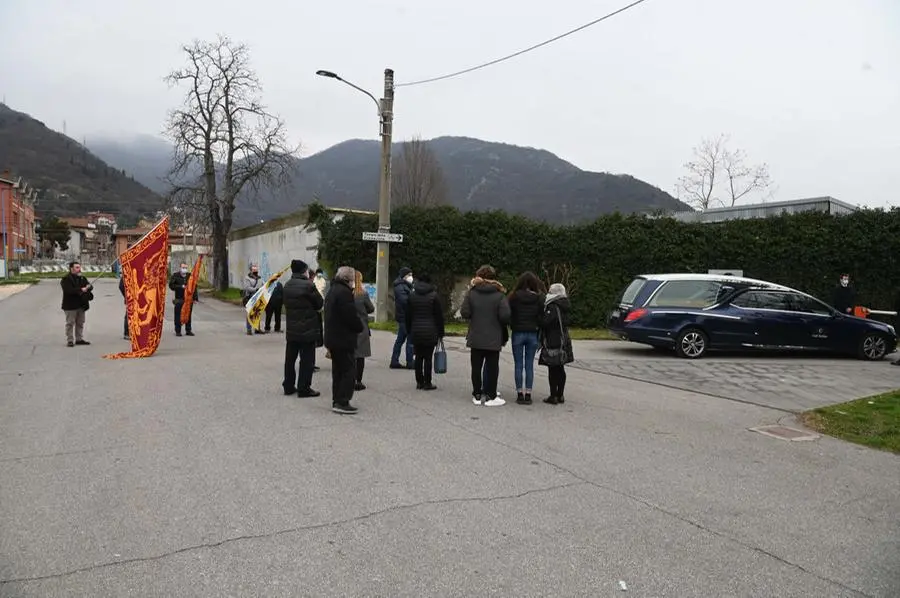 Serenissimi con le bandiere per l'addio a Giancarlo Orini