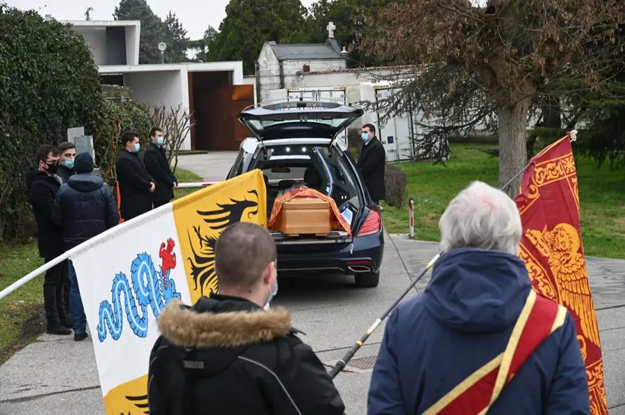 Serenissimi con le bandiere per l'addio a Giancarlo Orini