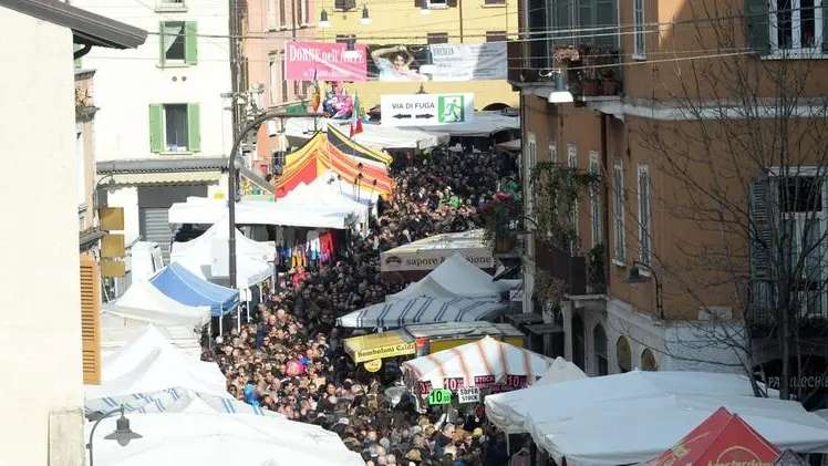 Il fiume di gente lungo via San Faustino nel febbraio di quest’anno: non sarà così nel 2021 - Foto © www.giornaledibrescia.it