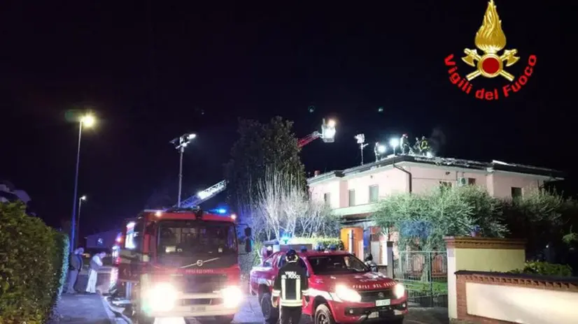 L'intervento dei vigili del fuoco a Passirano
