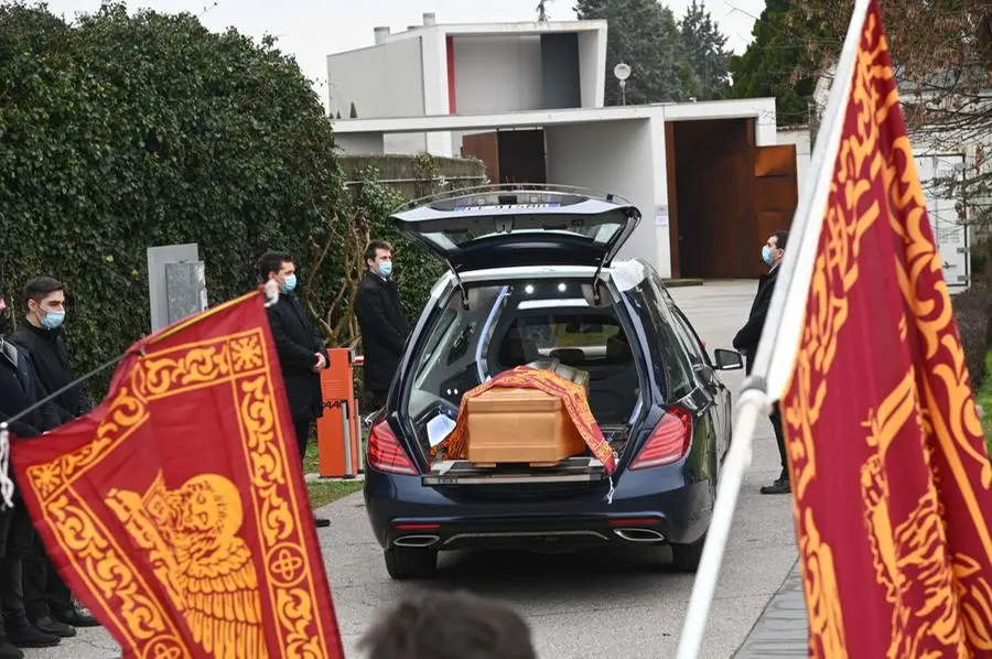 Serenissimi con le bandiere per l'addio a Giancarlo Orini