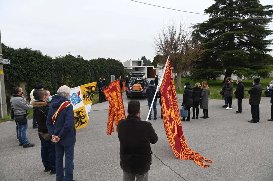 Serenissimi con le bandiere per l'addio a Giancarlo Orini