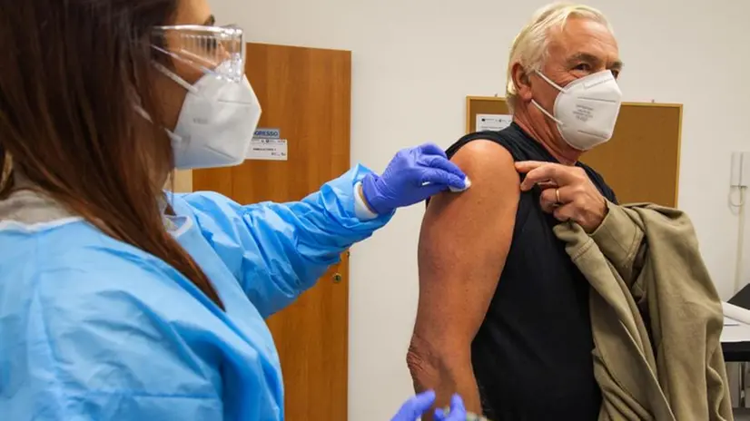 Il servizio vaccini antinfluenzali in un ambulatorio sociosanitario milanese -  Foto © www.giornaledibrescia.it