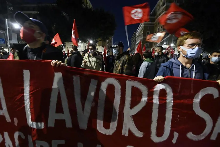Roma, diverse le manifestazioni contro le misure del Dpcm