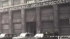 La Banca Nazionale dell'Agricoltura dopo la strage del 1969 - Foto Ansa © www.giornaledibrescia.it