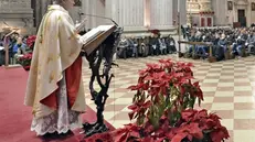Il vescovo Tremolada durante la Messa natalizia dello scorso anno, le prossime celebrazioni saranno invece a numero chiuso
