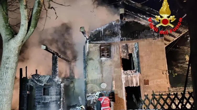 Incendio a Bagolino, in fiamme casa disabitata