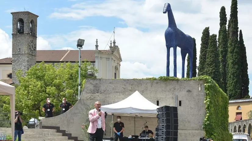 L'inaugurazione del teatro all’aperto del Vittoriale