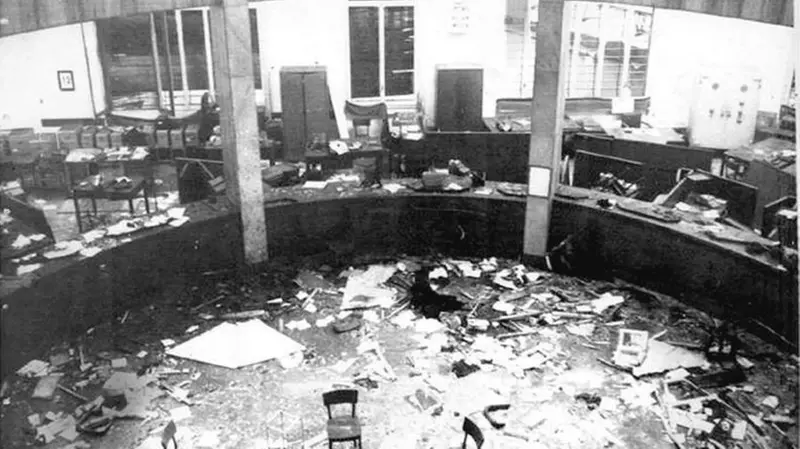 Il salone della Banca Nazionale dell'Agricoltura dopo la strage del 1969 - Foto Ansa © www.giornaledibrescia.it