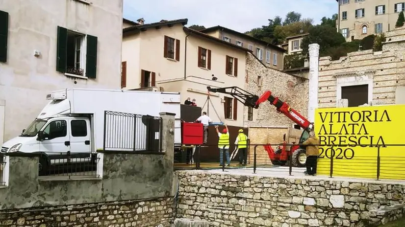 Il ritorno a Brescia della Vittoria Alata: l'arrivo al Capitolium