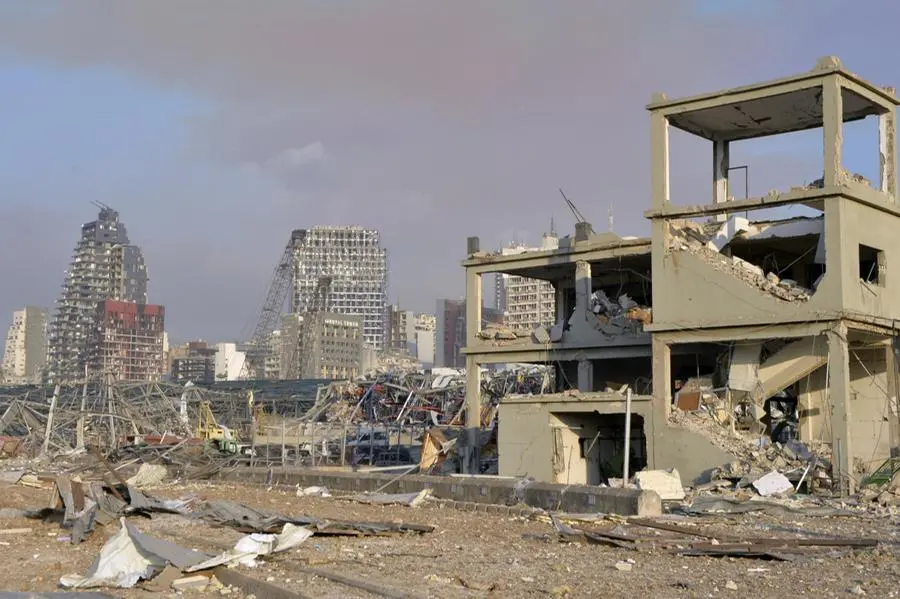 Beirut al collasso dopo le esplosioni al porto