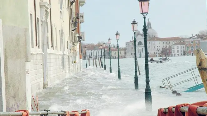 Acqua alta a Venezia - Foto © www.giornaledibrescia.it